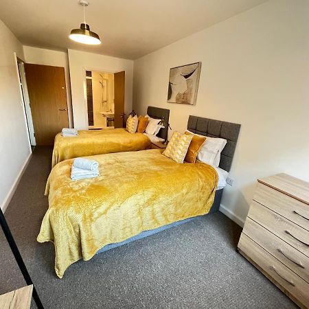 2 Bedroom, 2 Bathroom Modern Apartment Close To Ocean Village, Free Parking, Single Or Double Beds Саутгемптон Экстерьер фото