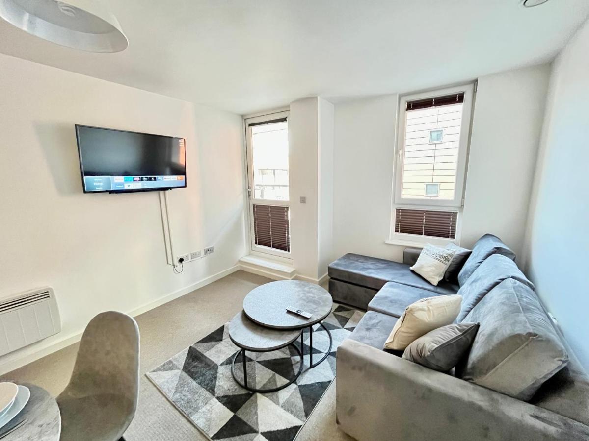 2 Bedroom, 2 Bathroom Modern Apartment Close To Ocean Village, Free Parking, Single Or Double Beds Саутгемптон Экстерьер фото