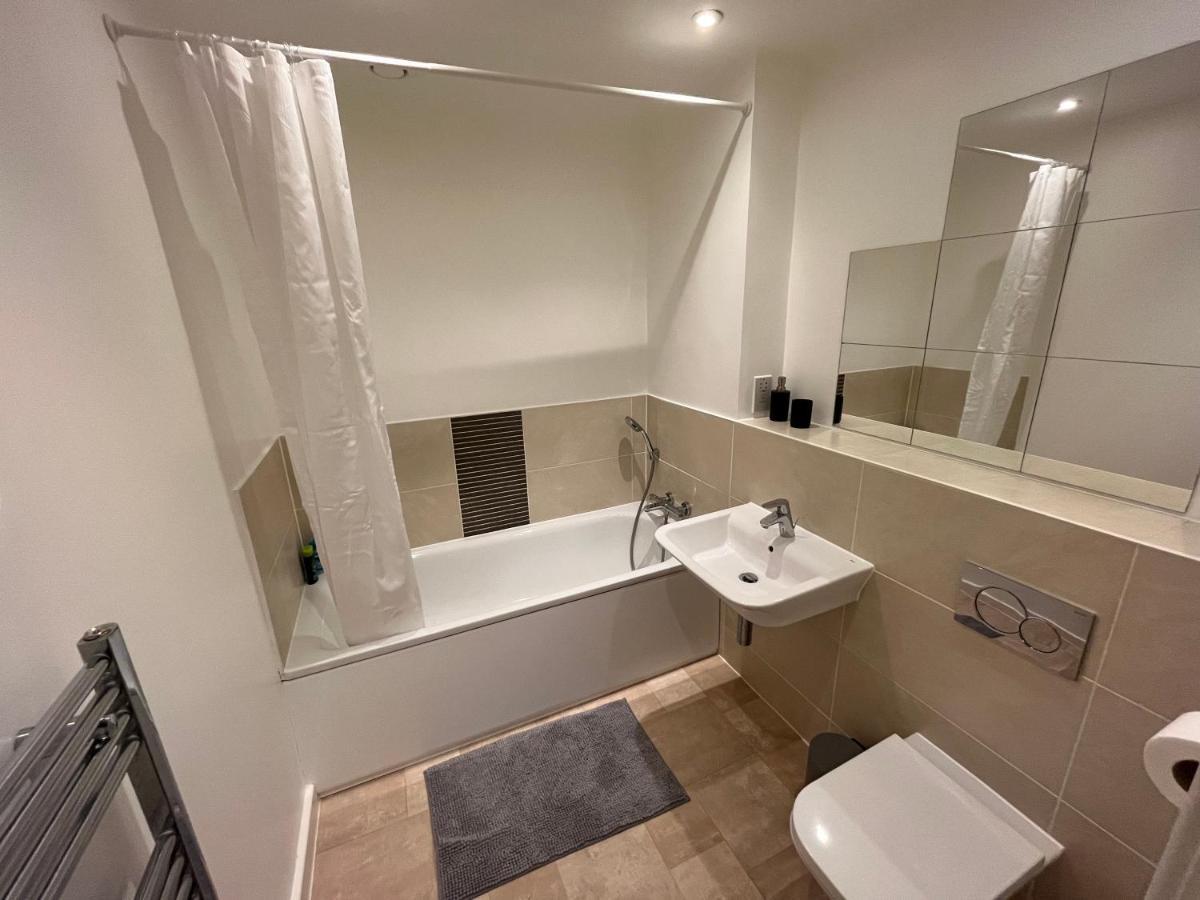 2 Bedroom, 2 Bathroom Modern Apartment Close To Ocean Village, Free Parking, Single Or Double Beds Саутгемптон Экстерьер фото