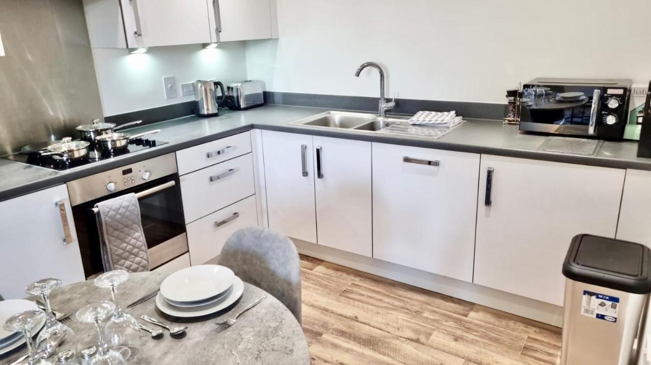 2 Bedroom, 2 Bathroom Modern Apartment Close To Ocean Village, Free Parking, Single Or Double Beds Саутгемптон Экстерьер фото